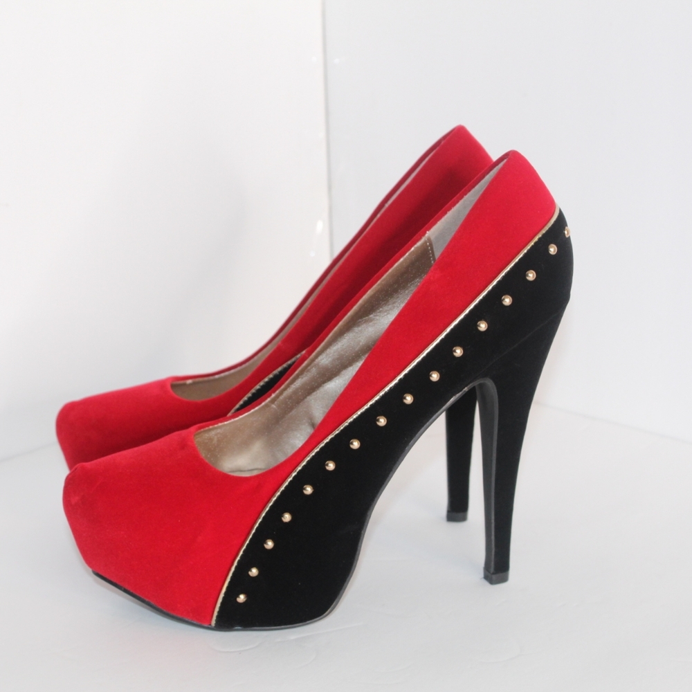 Red and black platform heels 😍